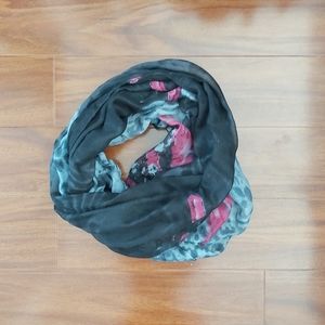 Lightweight infinity scarf